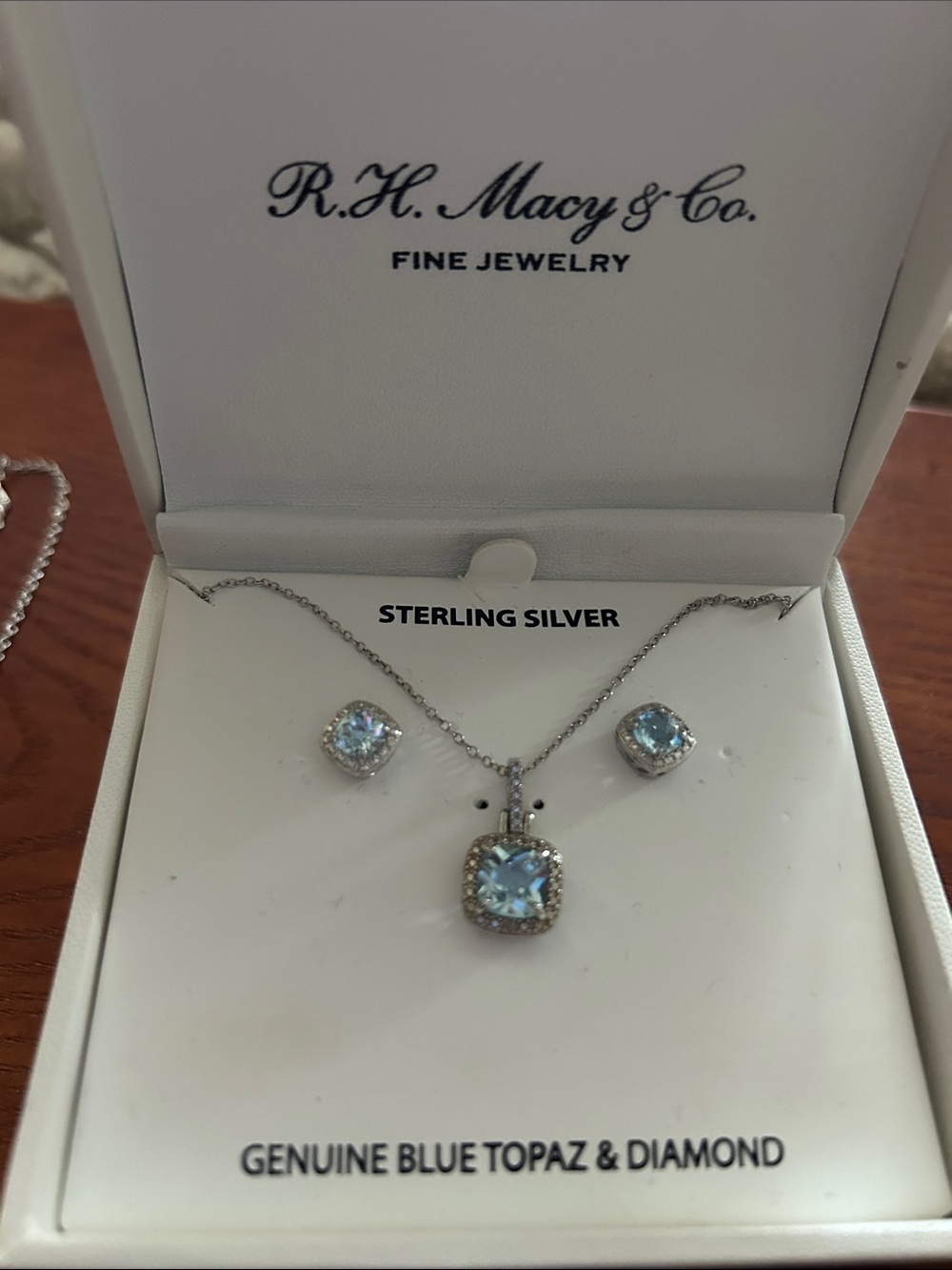 Necklace and earrings set